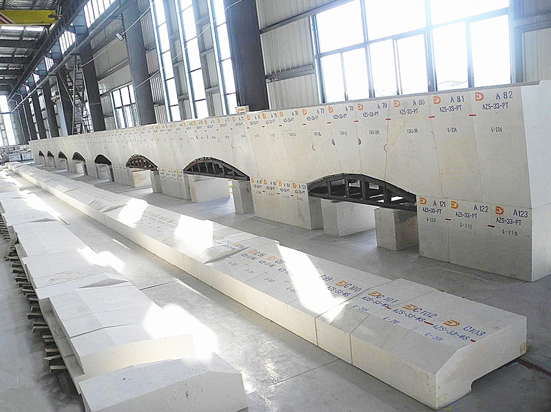 Exported to Malaysia 1,000 tons of photovoltaic kiln breast wall and hooks